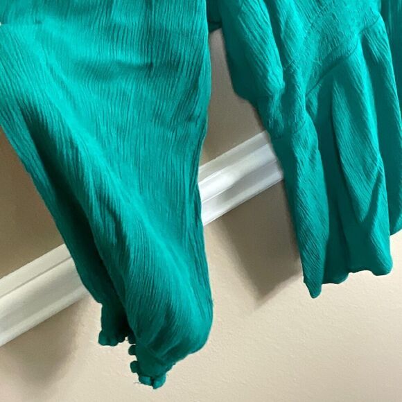 Torrid 4 Solid Emerald Green Gauze Top Smocked Peplum Midi Blouse Long Sleeve R3 - Picture 8 of 12